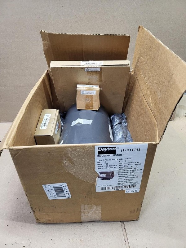 Dayton motor P56AF92A11 / 1.5 HP *NEW IN BOX* ADJ 1VP4058 / QTX1/2 SG BUSHING gallery