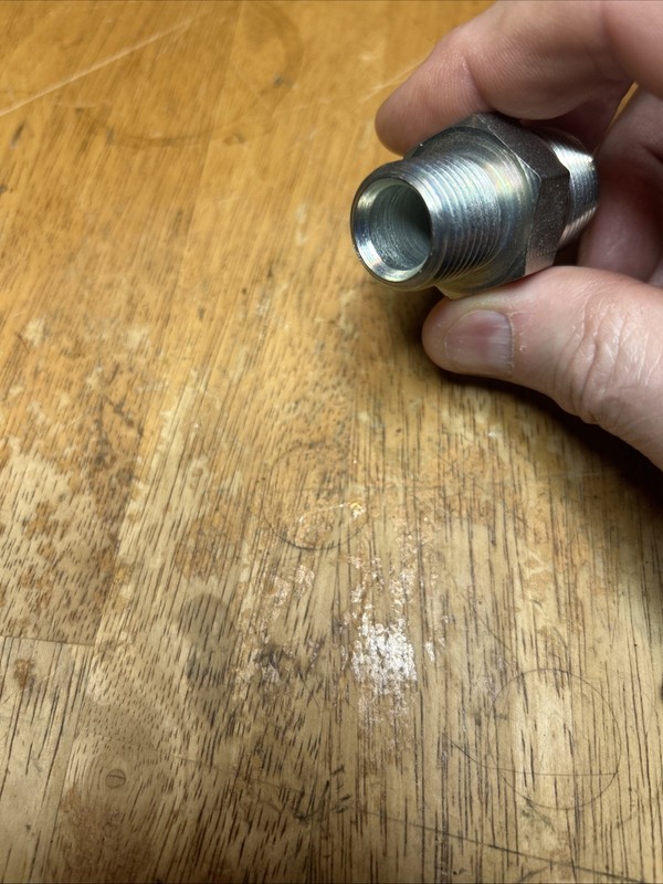 Niagara PN12 3/4 NPT To PN8 1/2 NPT Steel Reducer Pipe Hex Fitting gallery