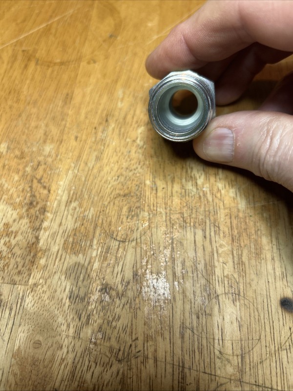 Niagara PN12 3/4 NPT To PN8 1/2 NPT Steel Reducer Pipe Hex Fitting gallery