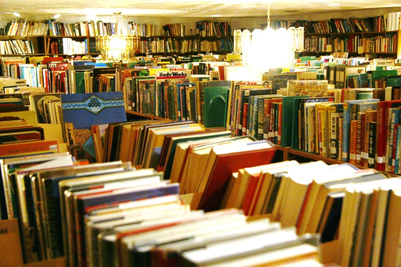 Successful AMAZON Business 100,000+ (80,000+ Cataloged) Books! gallery