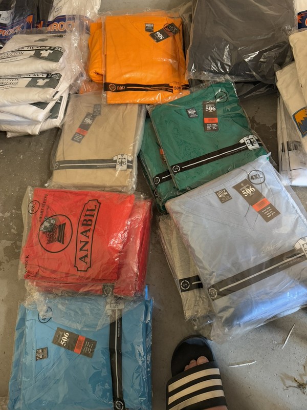 Lot Of 1000 Plain Quality T-shirts/v-neck + 200 A-shirt + 200 Durag gallery