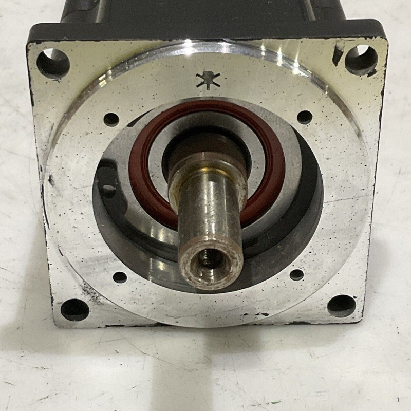 LENZE MCS 06F60LRS0P1-A11N-ST5S00N-R2SU SERVO MOTOR 125 V 3.4/16.5A 400H U3S gallery