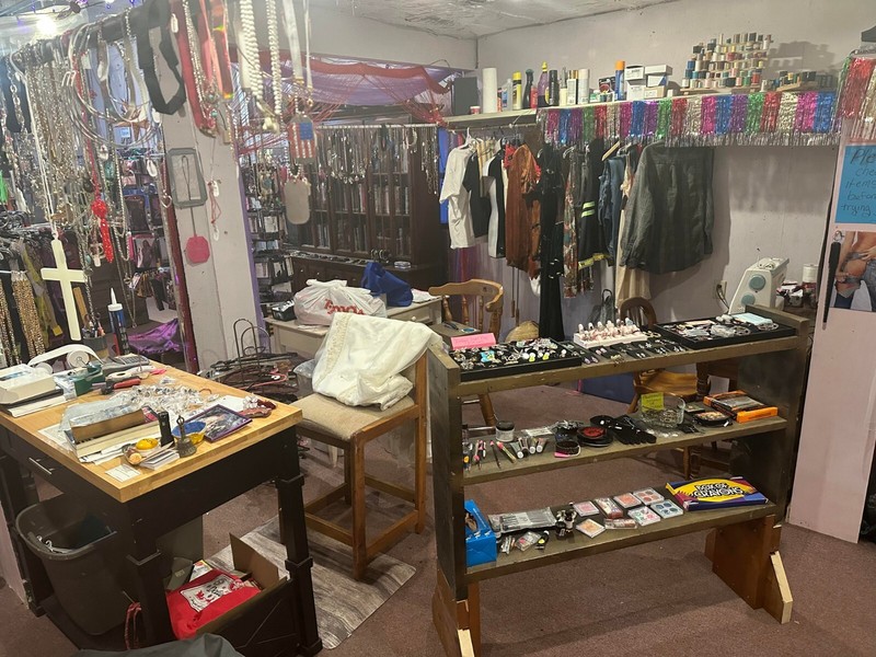 Wholesale lingerie. costume. vintage, shoes, jewelry, store business inventory+ gallery