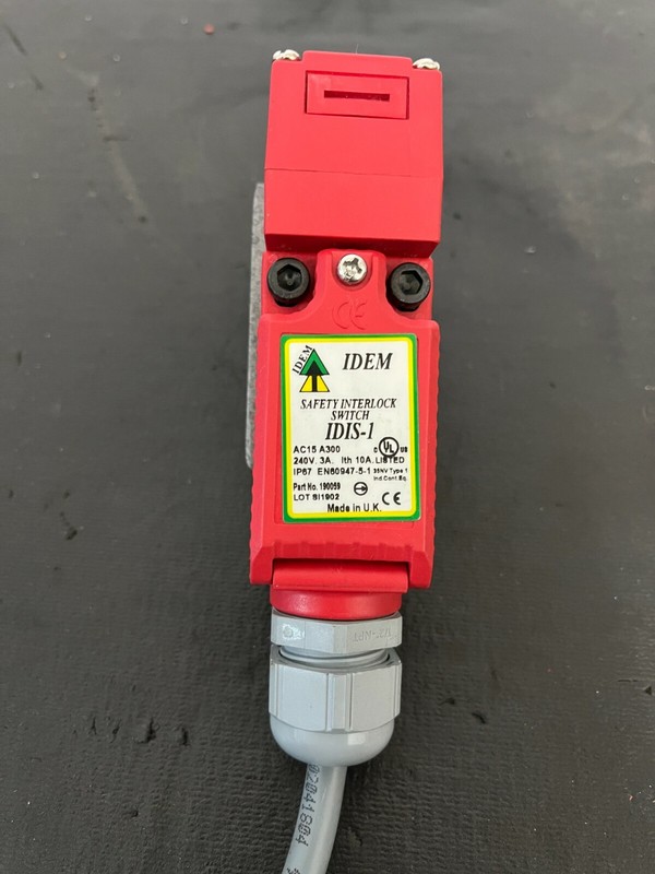 IDEM 190001 IDIS-1 Compact Safety Interlock switch ((IN4S3B2) lot of 12 gallery
