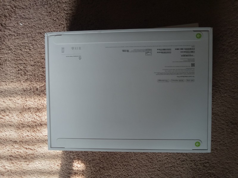 apple macbook pro m5 14 1tb 16gb gallery
