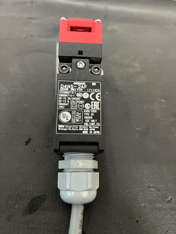 IDEM 190001 IDIS-1 Compact Safety Interlock switch ((IN4S3B2) lot of 12 gallery